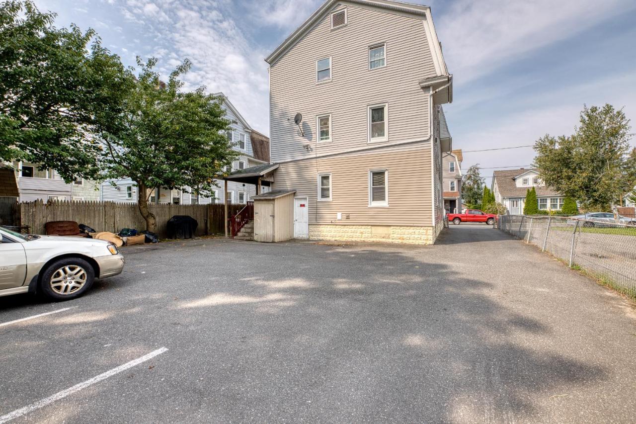 Humble Home With Free Breakfast Offered If Requested! Chicopee Bagian luar foto